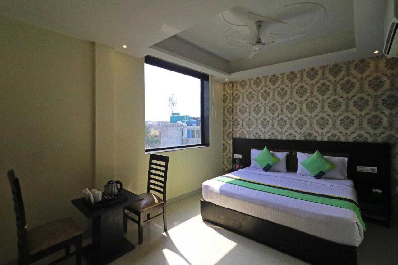 Hotel Paragon Suites นิวเดลี ภายนอก รูปภาพ