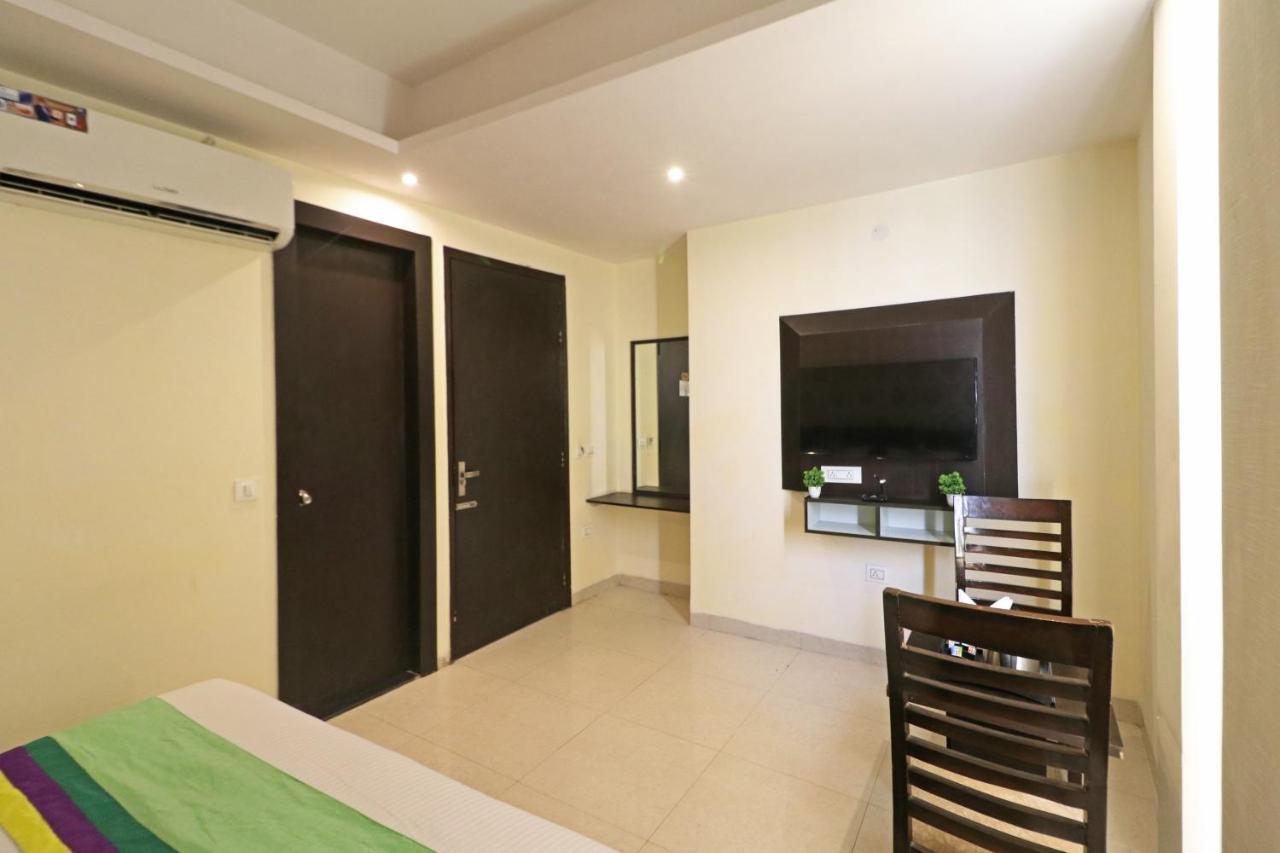 Hotel Paragon Suites นิวเดลี ภายนอก รูปภาพ