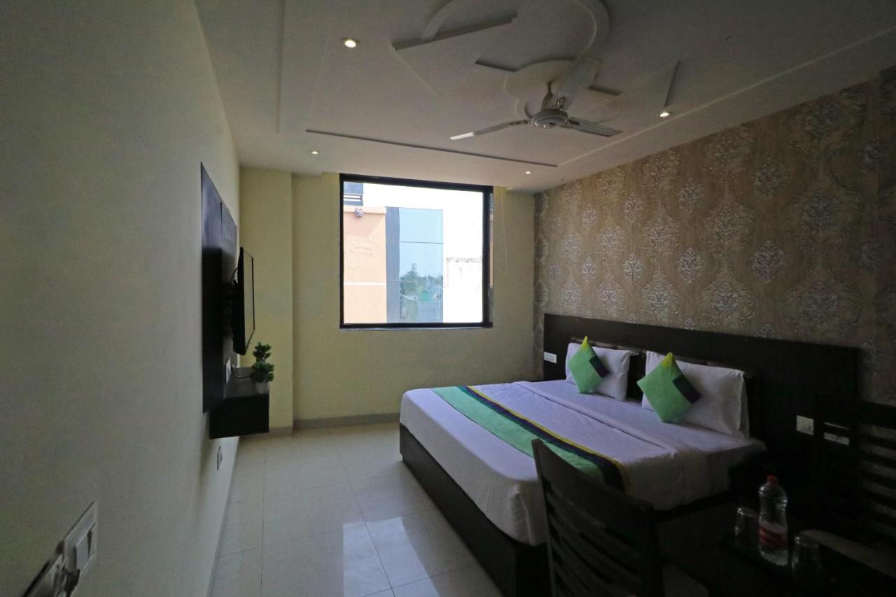 Hotel Paragon Suites นิวเดลี ภายนอก รูปภาพ