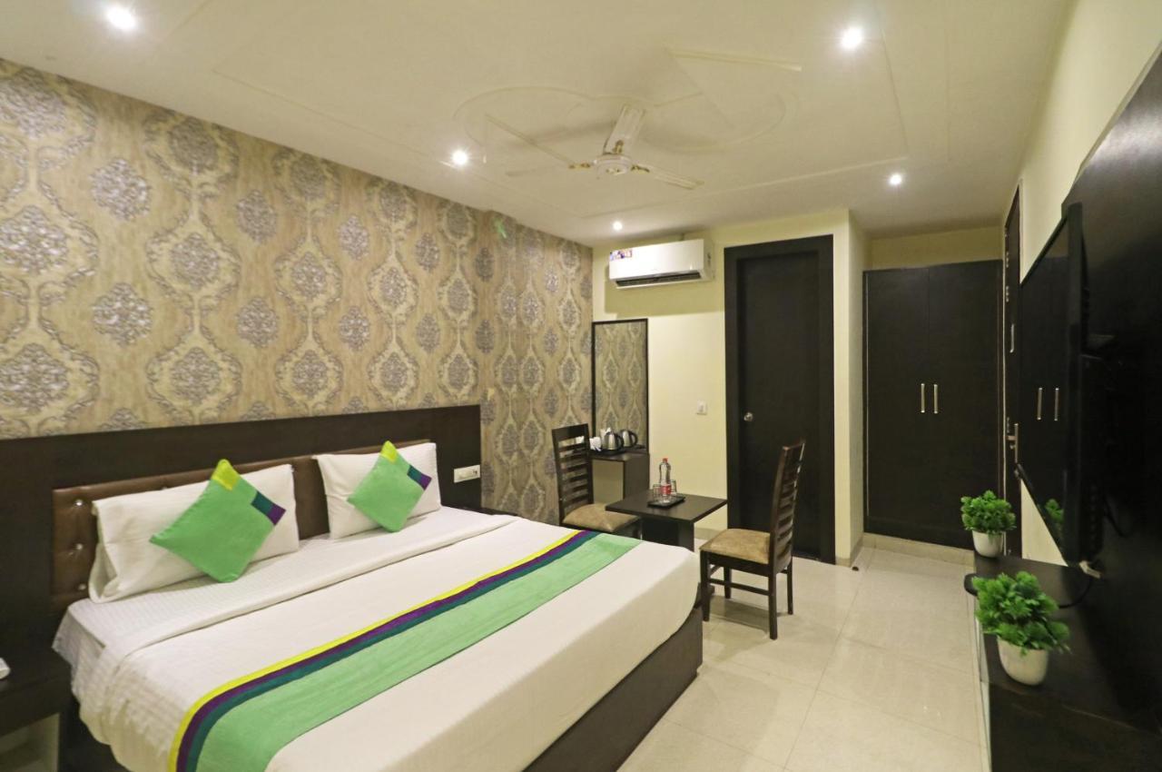 Hotel Paragon Suites นิวเดลี ภายนอก รูปภาพ