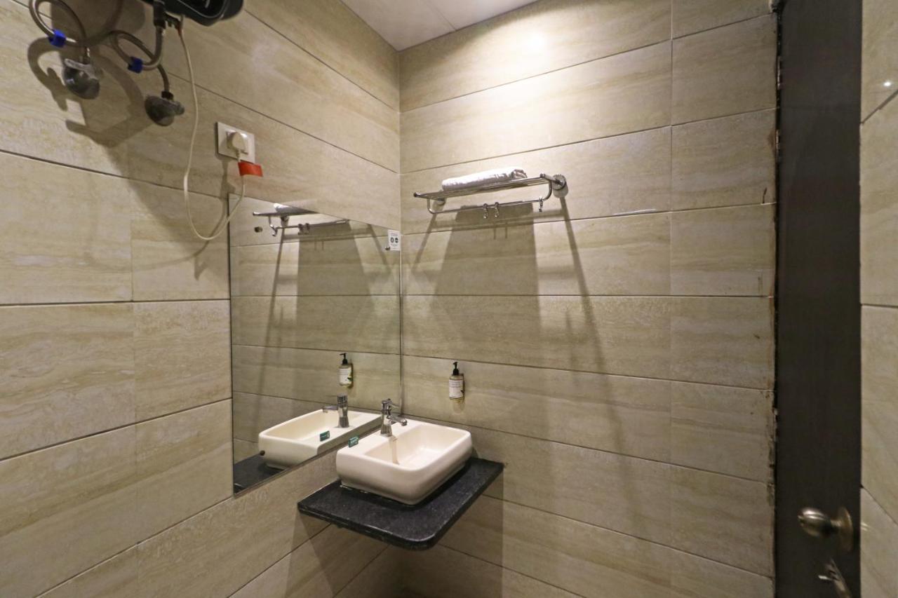Hotel Paragon Suites นิวเดลี ภายนอก รูปภาพ